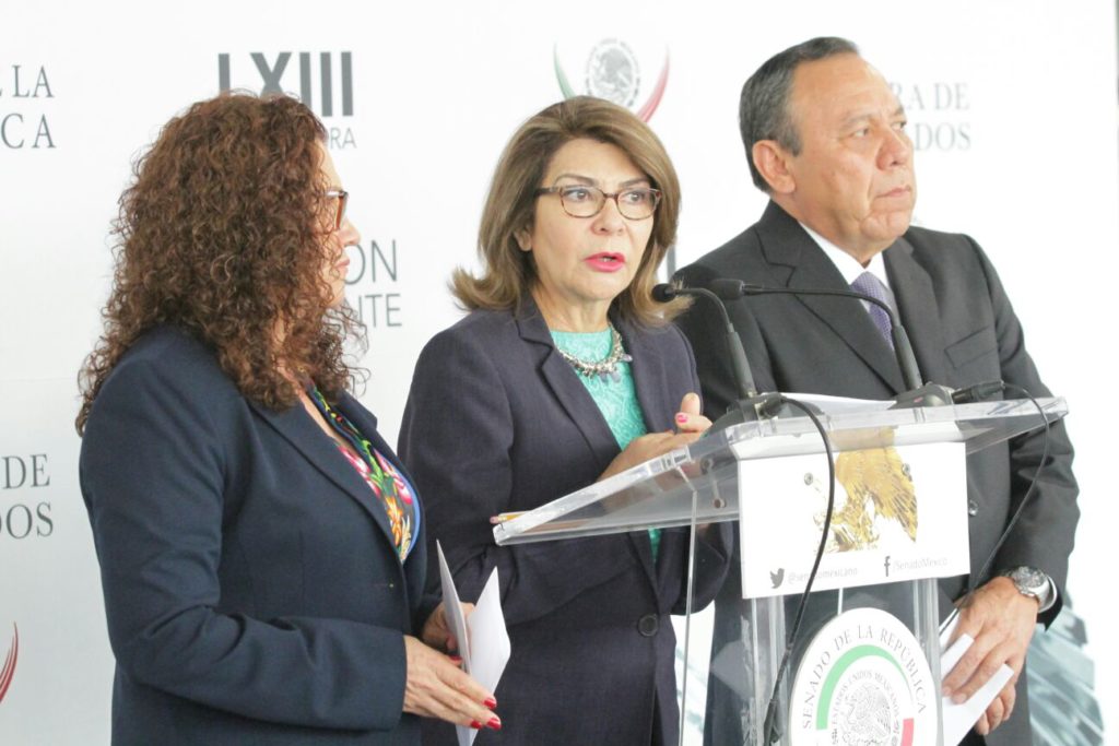 Angélica de la Peña en conferencia sobre temas de agenda nacional