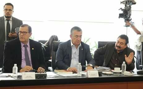 Senador Isidro Pedraza durante la reunión de las comisiones unidas de Relaciones Exteriores 