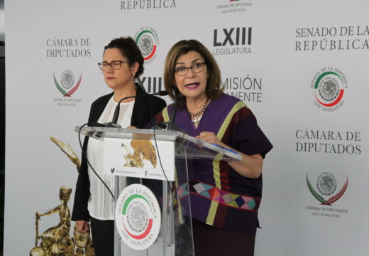 Conferencia de prensa de la Senadora Angélica de la Peña