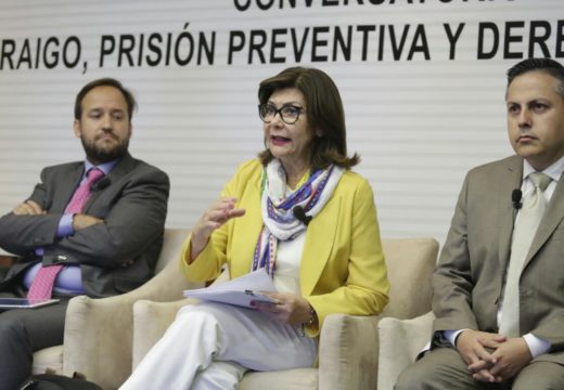 El arraigo y la prisión preventiva oficiosa deben eliminarse de la Constitución, obstaculizan al nuevo Sistema de Justicia Penal, afirmó Angélica de la Peña
