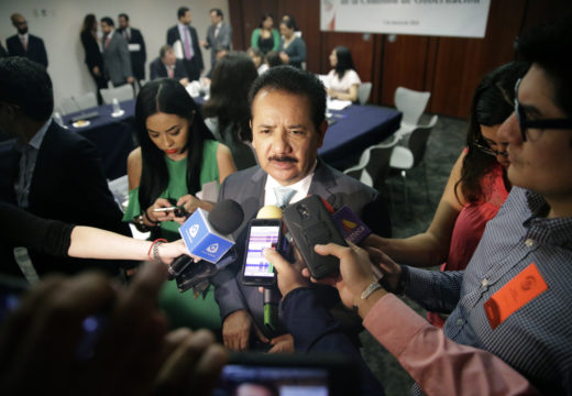 Entrevista realizada al senador Luis Sánchez Jiménez, coordinador del Grupo Parlamentario del PRD, al término de la reunión de trabajo de la Comisión de Gobernación.
