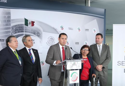 Conferencia de prensa ofrecida por la y los senadores del Grupo Parlamentario del PRD, encabezados por su coordinador, Miguel Ángel Mancera Espinosa, previo a la sesión ordinaria de este martes.