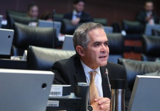 Versión del coordinador del Grupo Parlamentario del PRD, Miguel Ángel Mancera Espinosa, para solicitar hacer un reconocimiento a Alfonso Cuarón.