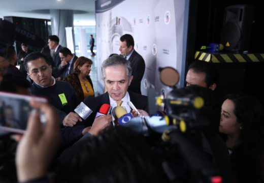 Versión de la entrevista realizada al coordinador del Grupo Parlamentario del PRD, Miguel Ángel Mancera Espinosa, en el Senado de la República.