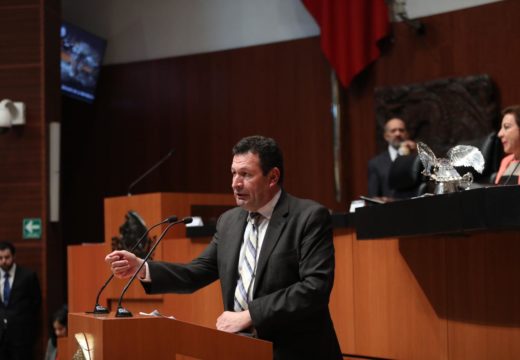 Versión del senador del Grupo Parlamentario del PRD, Juan Manuel Fócil Pérez, para presentar reservas sobre el dictamen para reformar la Ley Federal de Remuneraciones de los Servidores Públicos.