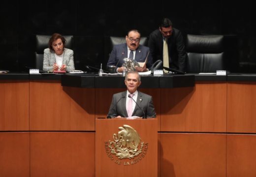 Versión del coordinador del Grupo Parlamentario del PRD, Miguel Ángel Mancera Espinosa, para fijar postura sobre el dictamen de la Comisión de Gobernación para reformar los Artículos 108 y 111 de la Constitución.