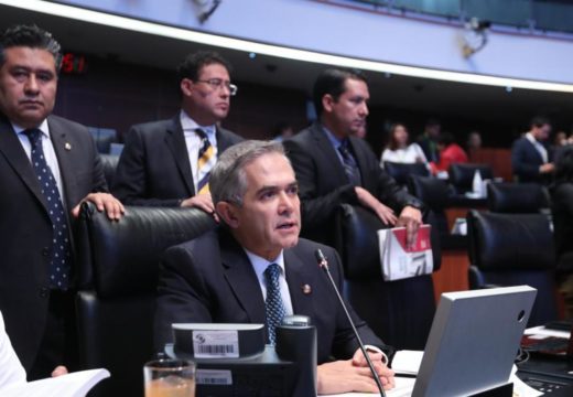 Versión del coordinador del Grupo Parlamentario del PRD, Miguel Ángel Mancera Espinosa, para referirse a la suspensión de sesiones de la Cámara de Diputados.