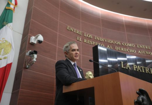 Versión del coordinador del Grupo Parlamentario del PRD, Miguel Ángel Mancera Espinosa, durante la Firma del Convenio de Colaboración entre el Instituto Belisario Domínguez y el INSP.