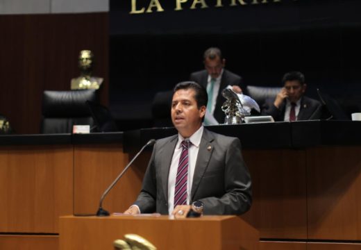 Versión del senador Antonio García Conejo, del Grupo Parlamentario del PRD, para presentar dos dictámenes a nombre de la Comisión de Turismo.