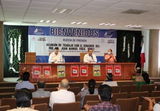 Versión del senador del Grupo Parlamentario del PRD, Juan Manuel Fócil Pérez en conferencia de prensa con la Canaco-Servytur en Villahermosa, Tabasco.