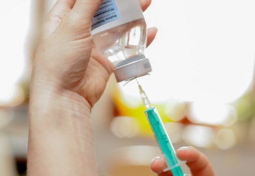 Piden implementar campaña de vacunación en adolescentes para evitar mayor rezago educativo