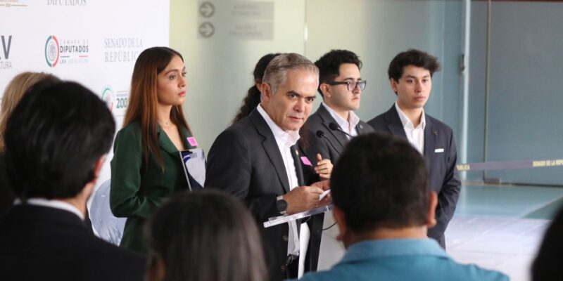 Garantizar inclusión con personas sordas en reforma al Poder Judicial: Mancera